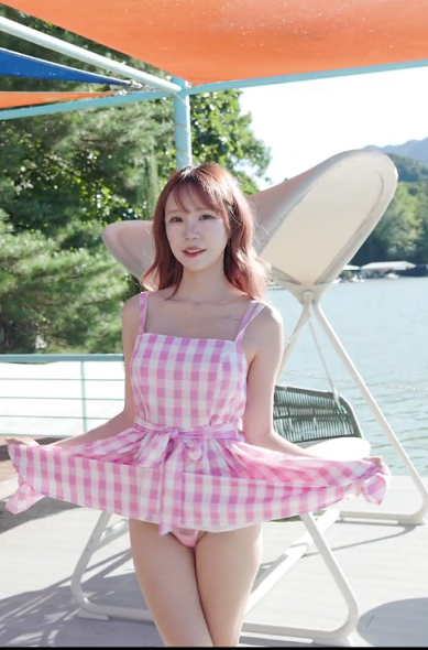 On a Riverside Floating Cafe, Minchae, Pocket Girls, 민채, 포켓걸스插图