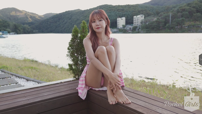 On a Riverfront Balcony, Minchae, Pocket Girls, 민채, 포켓걸스插图1